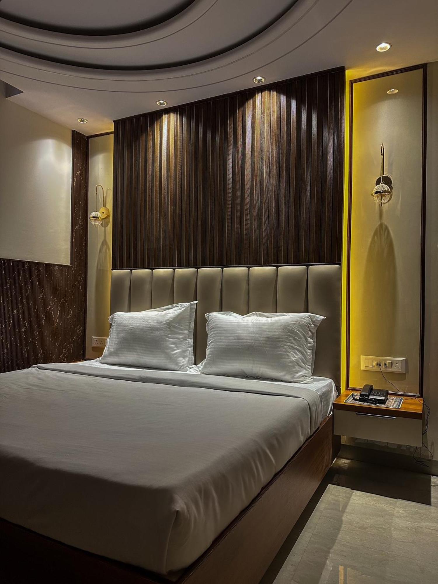 Delhi Delight Premium Panzió Új-Delhi Kültér fotó