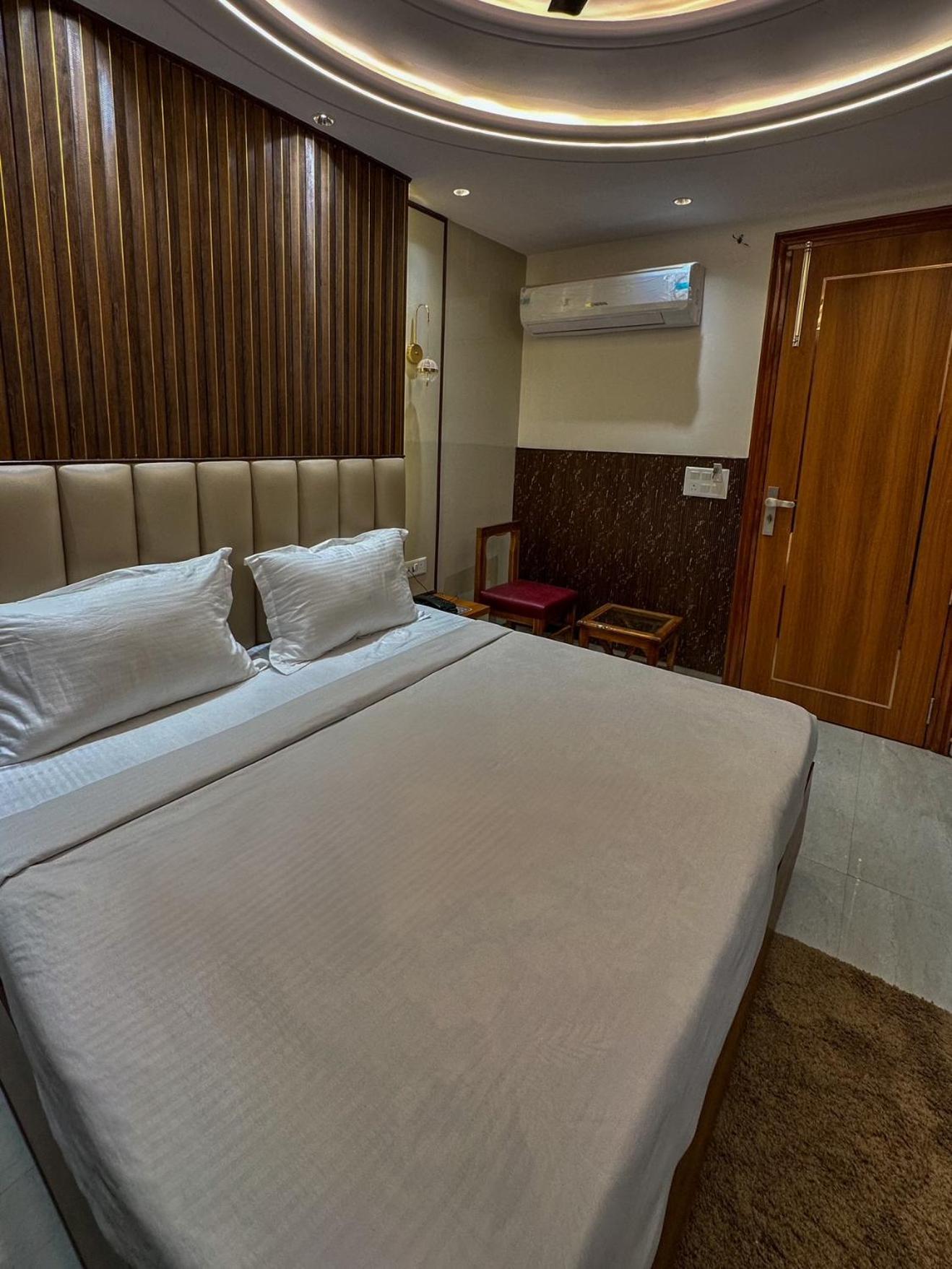 Delhi Delight Premium Panzió Új-Delhi Kültér fotó