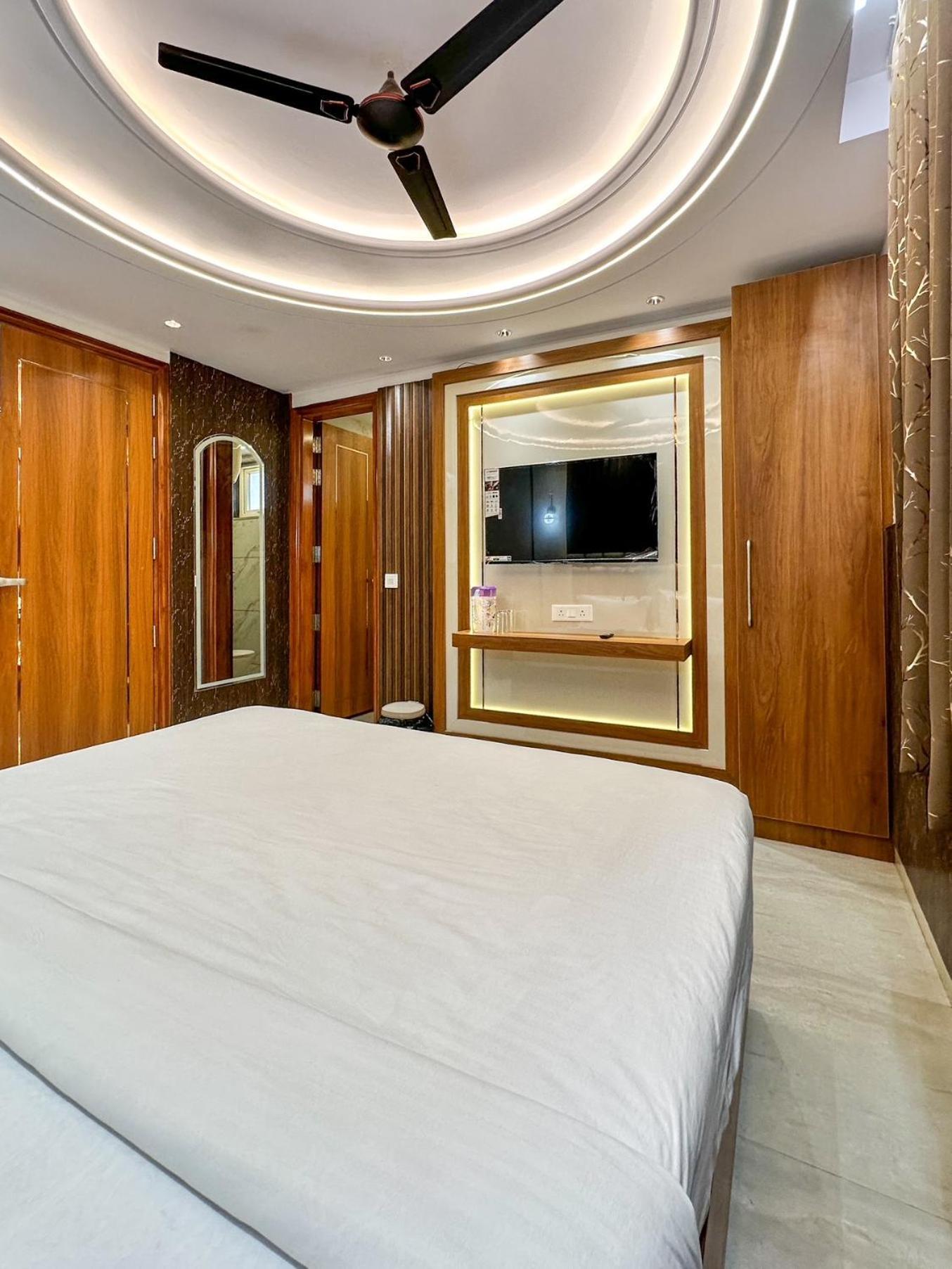Delhi Delight Premium Panzió Új-Delhi Kültér fotó